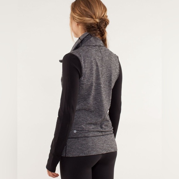 Lululemon Daily Yoga Jacket Coco Pique‎ Zip-Up Jacket, Black/Black, Size 6 - Picture 2 of 15